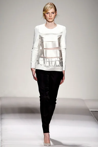 Look 15